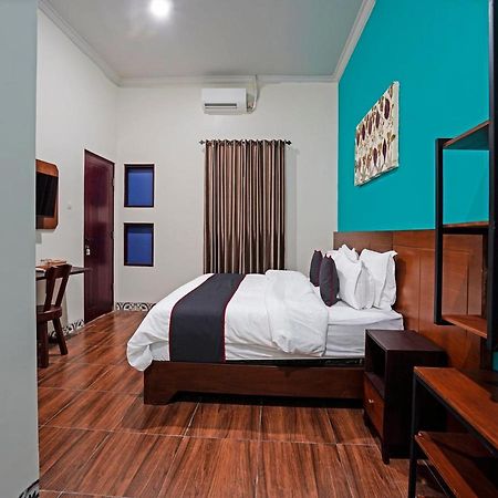 Capital O 91318 House Of Siti Boutique Homestay Jember Ngoại thất bức ảnh