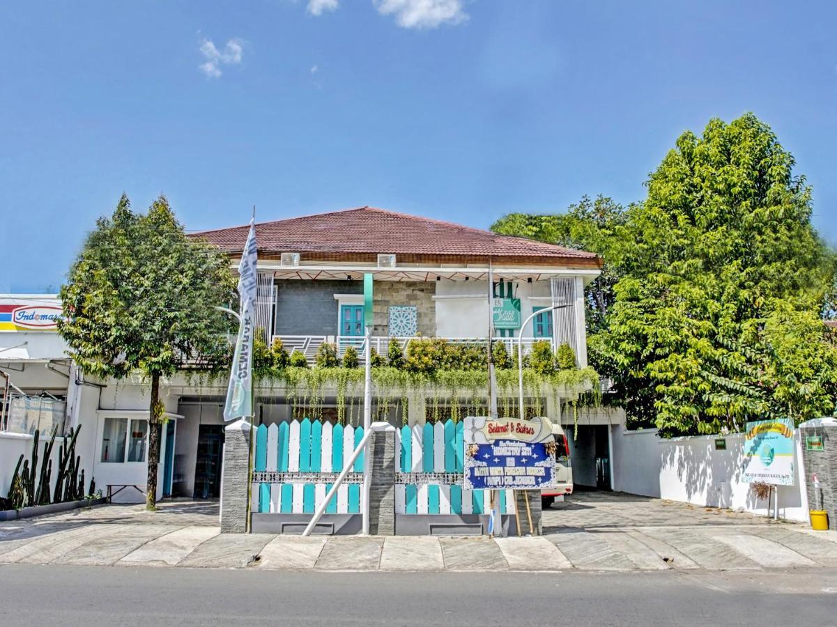 Capital O 91318 House Of Siti Boutique Homestay Jember Ngoại thất bức ảnh