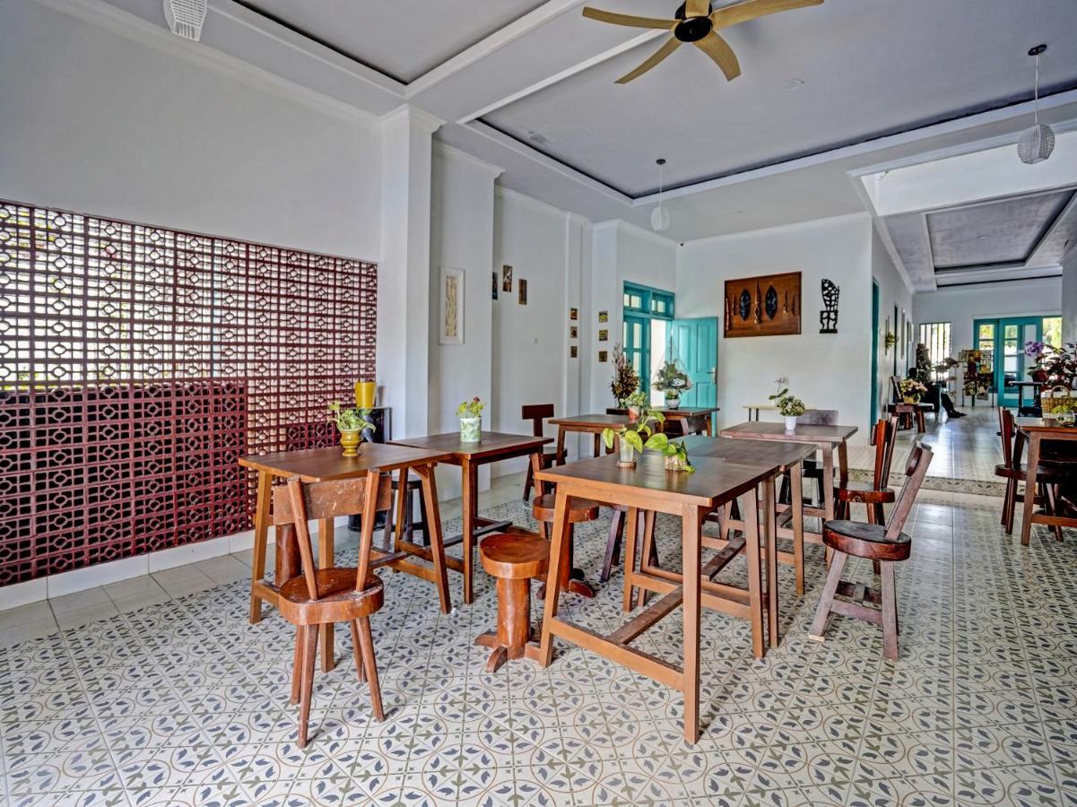 Capital O 91318 House Of Siti Boutique Homestay Jember Ngoại thất bức ảnh