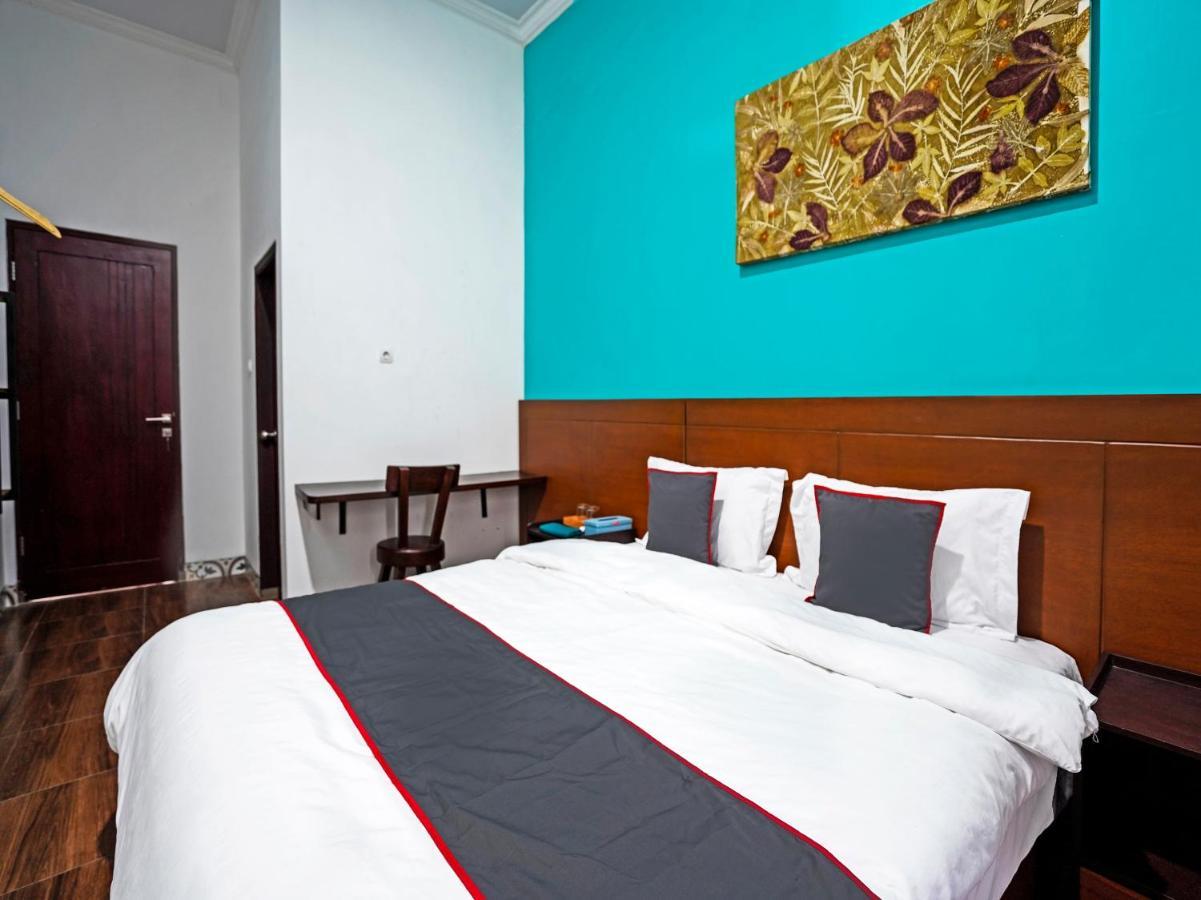 Capital O 91318 House Of Siti Boutique Homestay Jember Ngoại thất bức ảnh